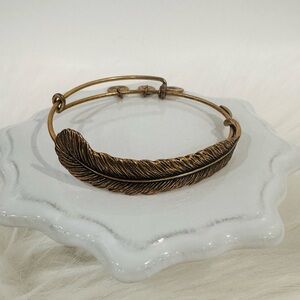 🪶 ✨ ALEX AND ANI QUILL FEATHER BRACELET GOLD